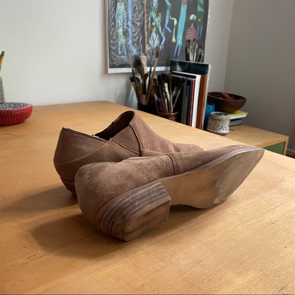 Steve Madden Cognac Suede Pointed Bootie - Picture 7 of 8